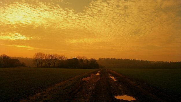 Photo scenic view of dramatic sky during sunset