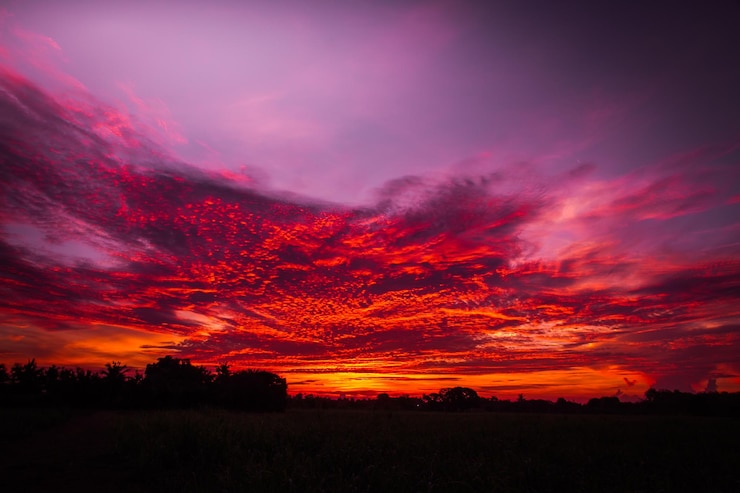 Photo scenic view of dramatic sky during sunset