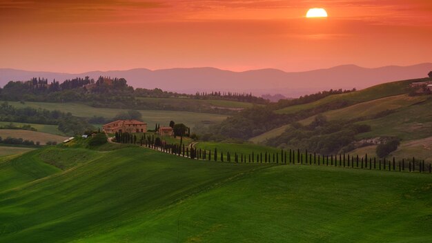 Foto vista panoramica della fattoria contro il cielo durante il tramonto