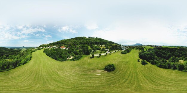 Foto vista panoramica delle fattorie contro il cielo