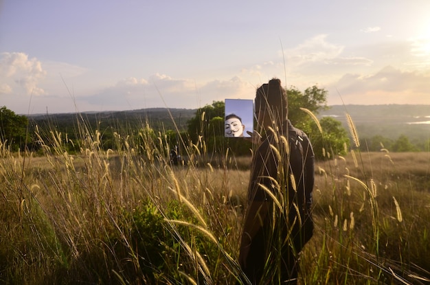 Photo scenic view of field against sky during sunset