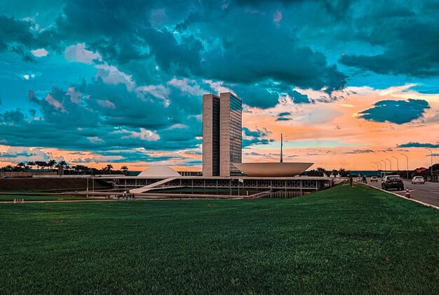 Photo scenic view of field against sky during sunset