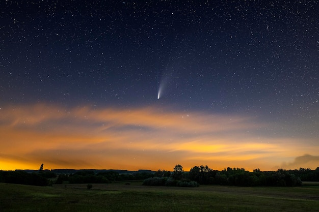 Photo scenic view of field against sky at night