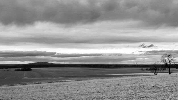 Photo scenic view of field against sky