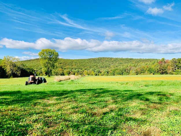 Photo scenic view of field against sky