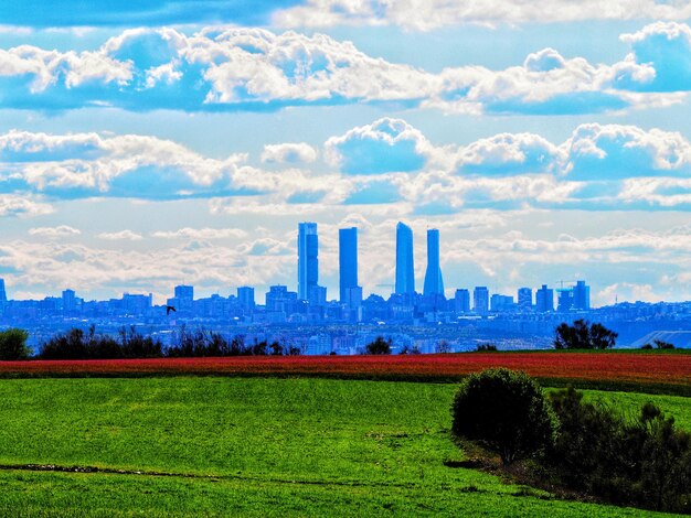 Photo scenic view of field against sky