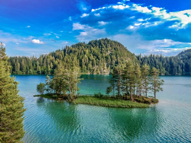 Foto vista panoramica dal lago dagli alberi contro il cielo
