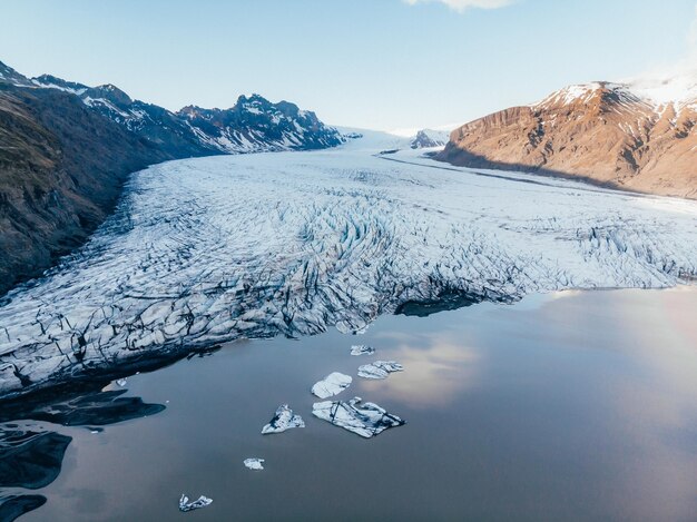 Photo scenic view of frozen lake against sky