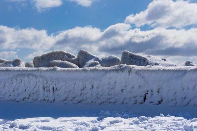 Photo scenic view of frozen lake against sky