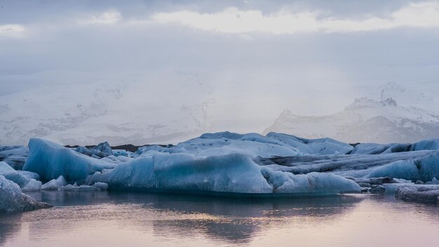 Photo scenic view of glacier lagoon in iceland melting from global warming