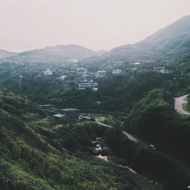 Photo scenic view of green mountains against clear sky