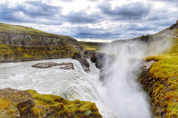 Foto vista panoramica della cascata di gullfoss sul cielo dell'islanda