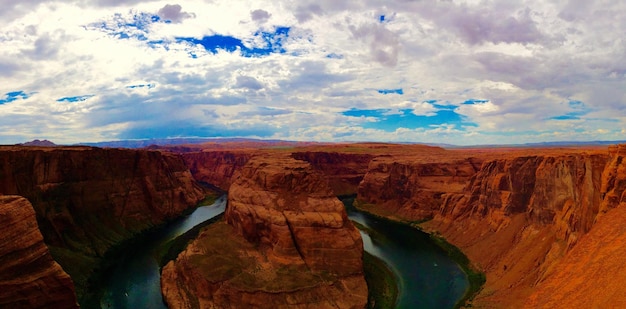 Photo scenic view of horseshoe bend against sky