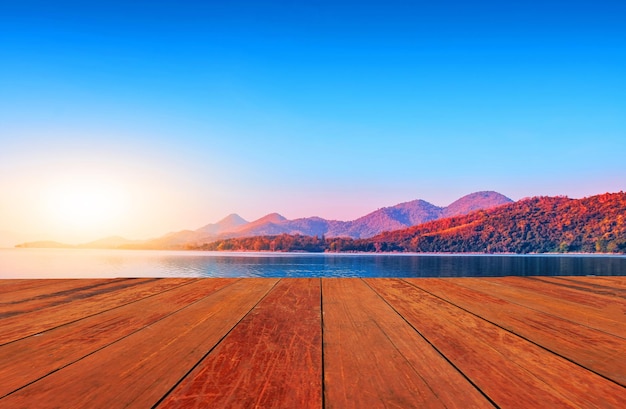 Photo scenic view of lake against clear blue sky