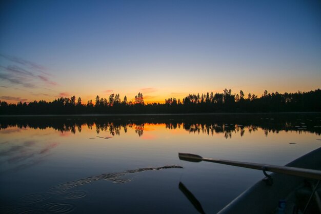 Photo scenic view of lake against sky during sunset