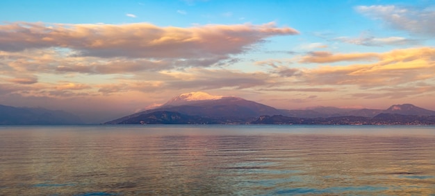 Photo scenic view of lake against sky during sunset