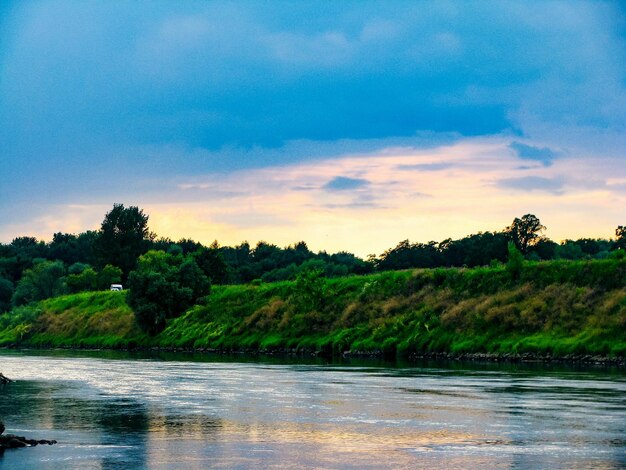 Photo scenic view of lake against sky during sunset