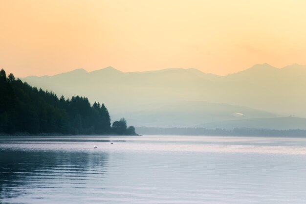 Photo scenic view of lake against sky during sunset