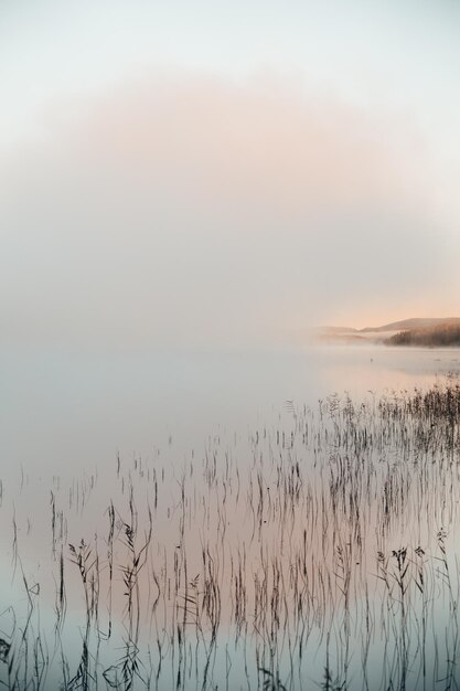 Photo scenic view of lake against sky during sunset