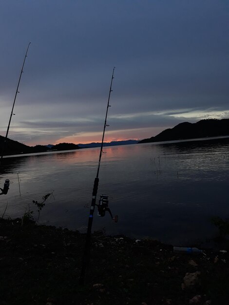 Foto vista panoramica del lago contro il cielo durante il tramonto