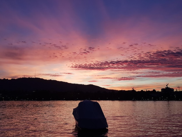 Foto vista panoramica del lago contro il cielo durante il tramonto