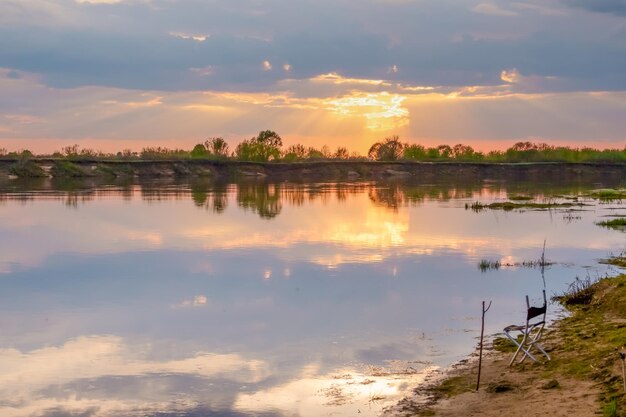 Foto vista panoramica del lago contro il cielo durante il tramonto