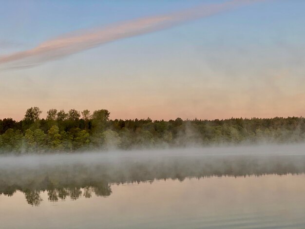 Foto vista panoramica del lago contro il cielo durante il tramonto