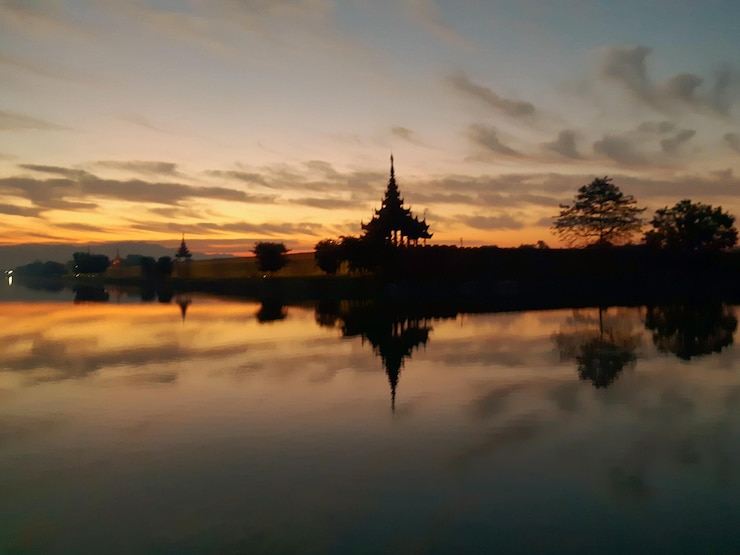 Photo scenic view of lake against sky during sunset
