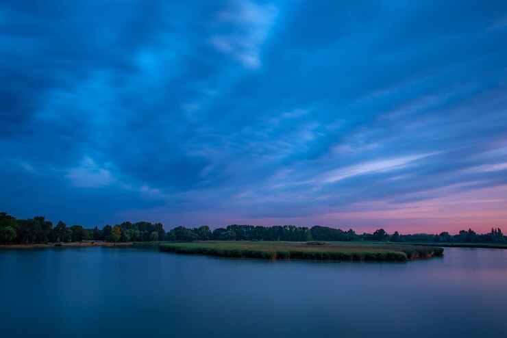 Photo scenic view of lake against sky during sunset