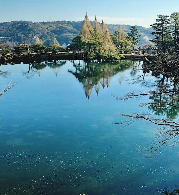 Foto la vista panoramica del lago contro il cielo