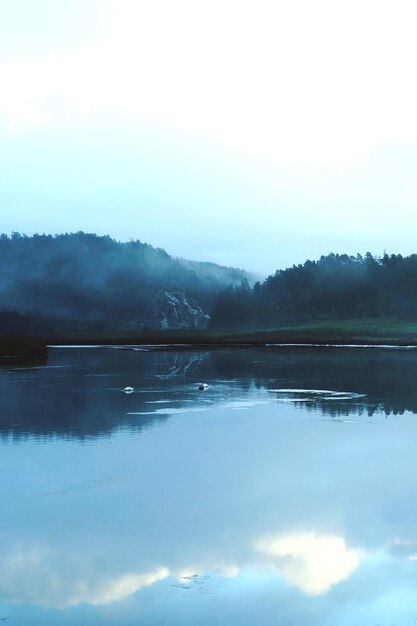 Photo scenic view of lake against sky