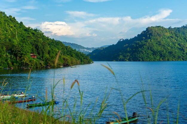 Photo scenic view of lake against sky