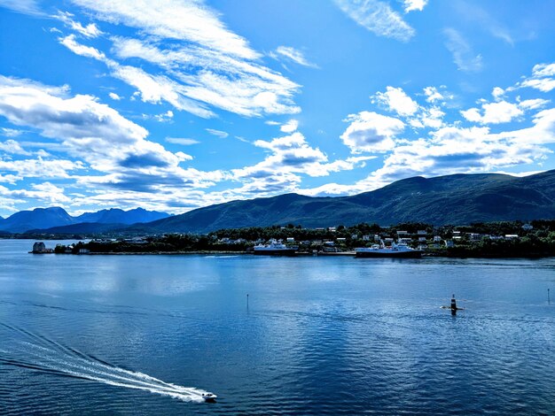 Photo scenic view of lake against sky