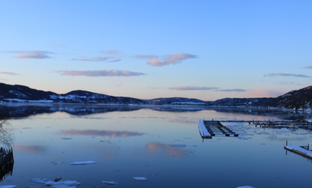 Photo scenic view of lake against sky