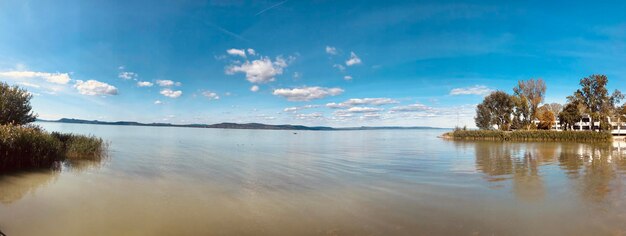 Photo scenic view of lake against sky