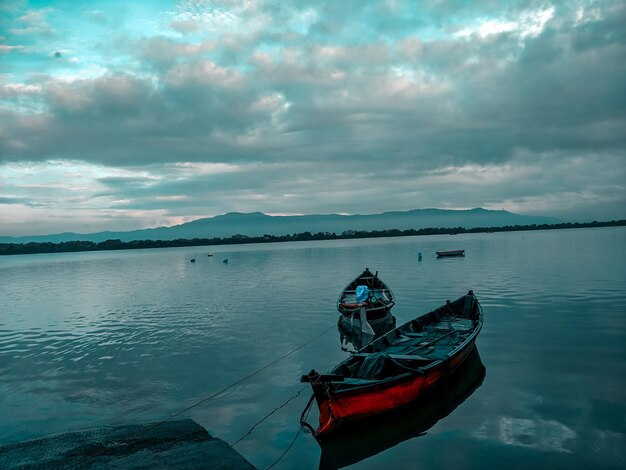 Photo scenic view of lake against sky