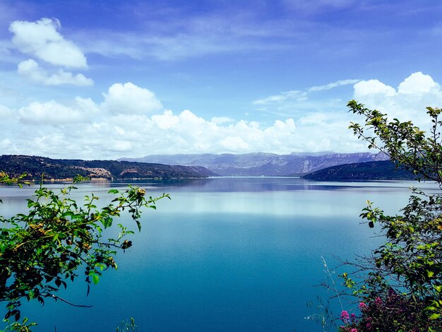 Photo scenic view of lake against sky