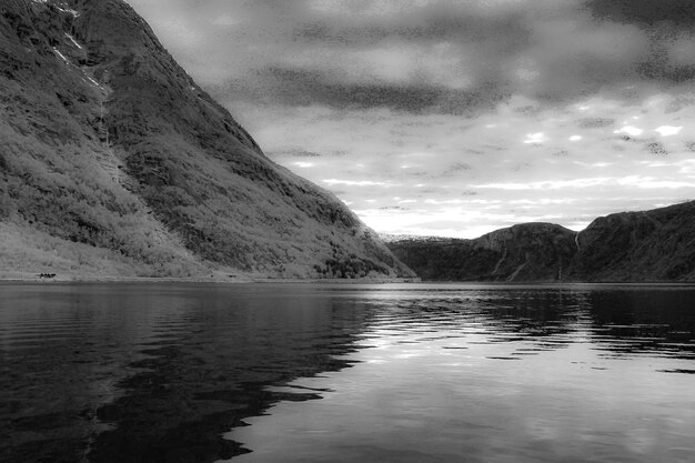 Foto la vista panoramica del lago contro il cielo