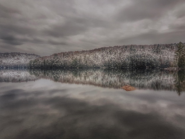 Photo scenic view of lake against sky