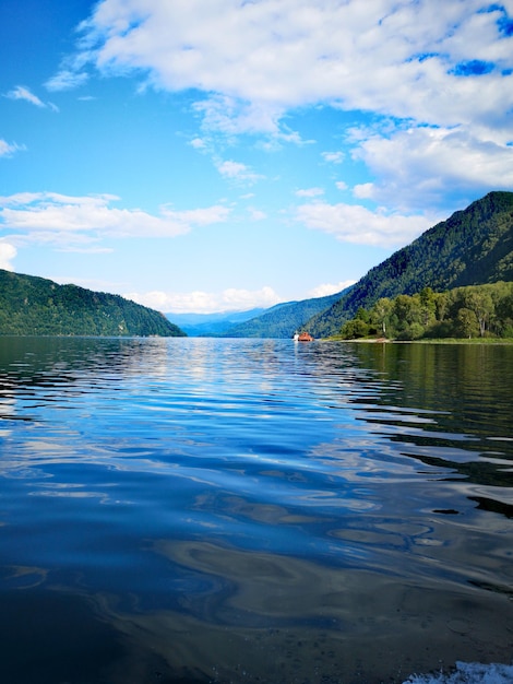 Foto vista panoramica del lago contro il cielo