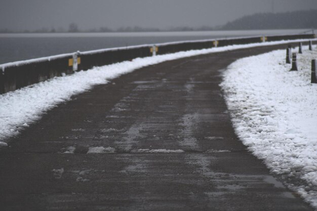 Photo scenic view of lake during winter