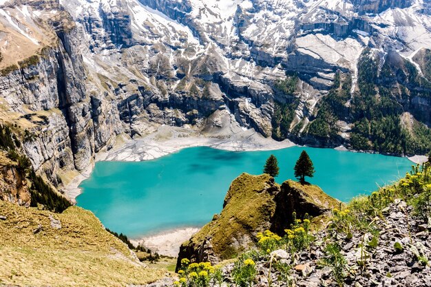 Photo scenic view of lake and mountains