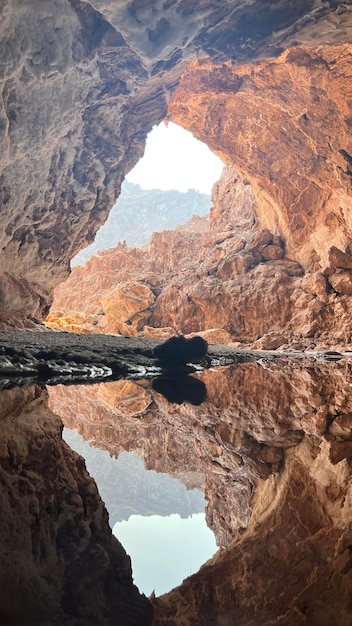 Photo scenic view of lake and mountains