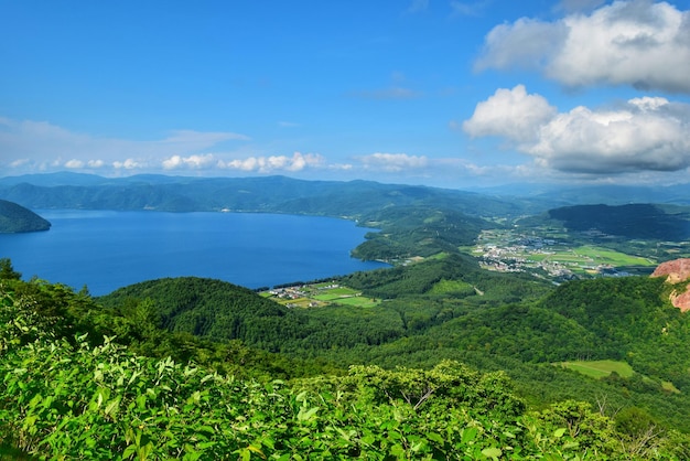 Photo scenic view of lake toya