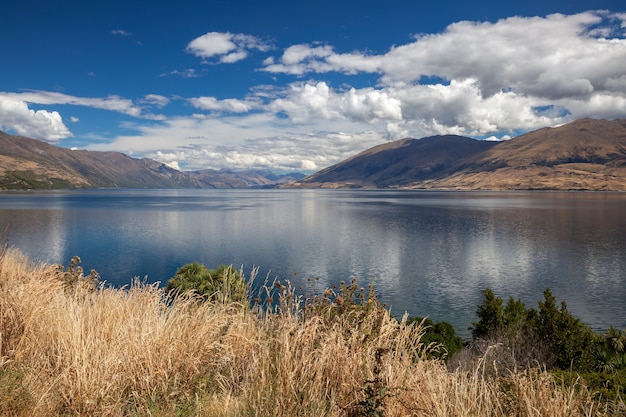 Foto vista panoramica del lago wanaka