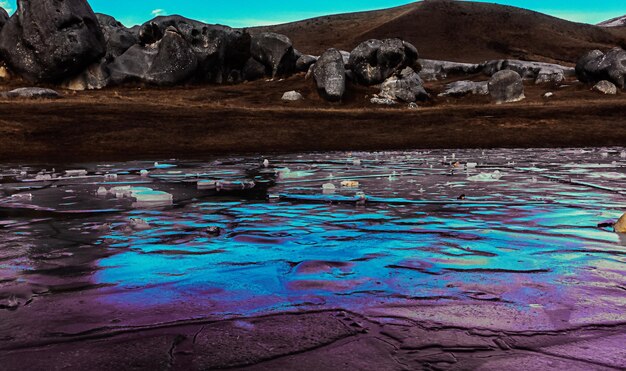 Foto la vista panoramica del lago