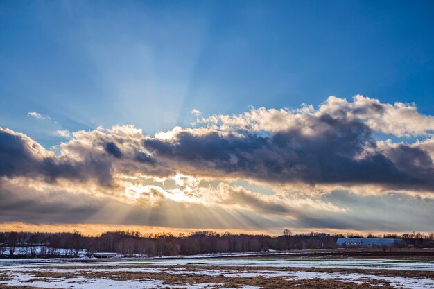 Photo scenic view of land against sky during sunset