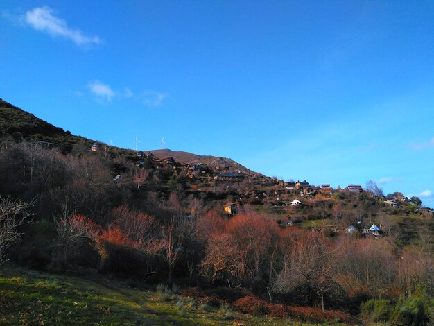 Photo scenic view of landscape against blue sky