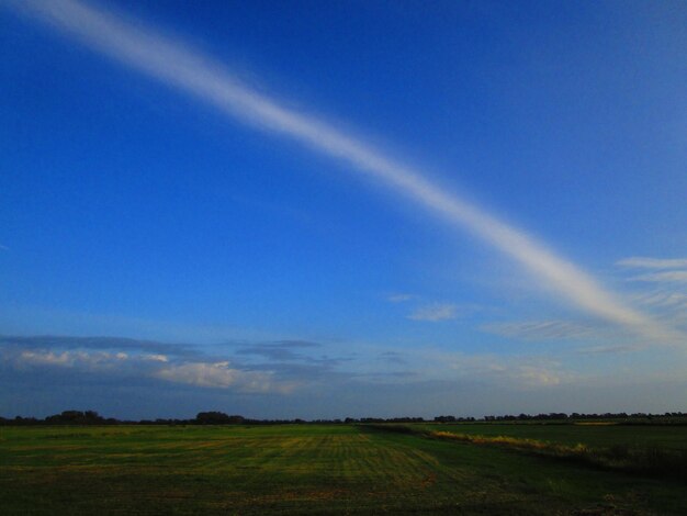 Photo scenic view of landscape against blue sky