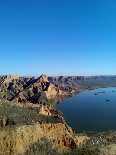 Foto vista panoramica del paesaggio contro un cielo blu limpido